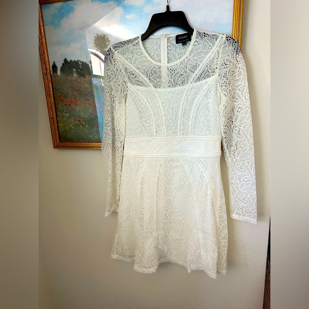 Bardot dress in white. Worn once - Size S.